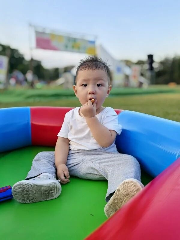 小男孩